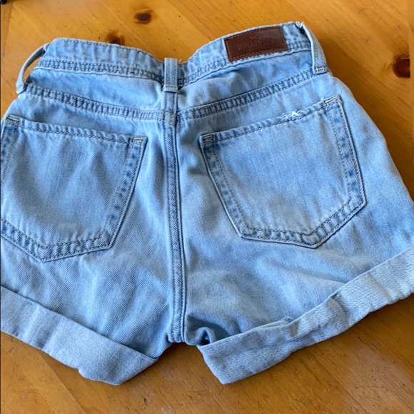 Hollister High rise mom shorts - Picture 2 of 3